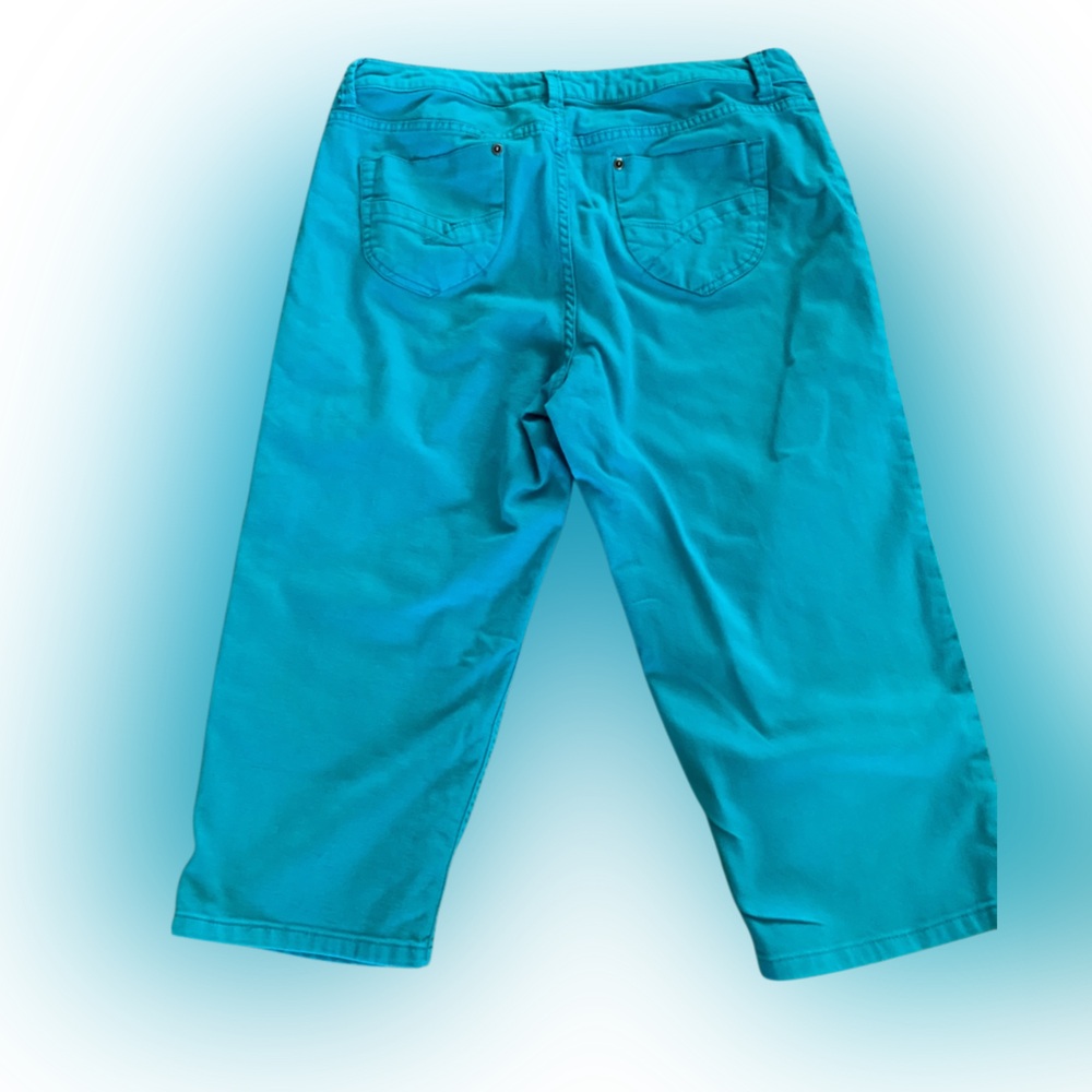 Chicos Platinum Denim Capri Jean Ultimate Fit Turquoise Size 2.5/14 - Picture 2 of 7